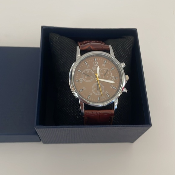 Men’s Sports Watch with Crocodile Effect Strap - Picture 3 of 11